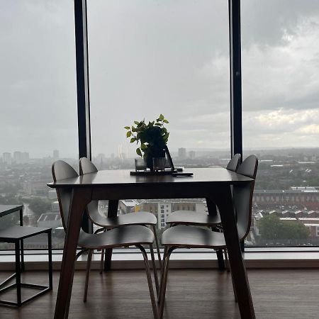 Luxury 2 Bedroom En-Suite Apartment Balcony Views Manchester Buitenkant foto