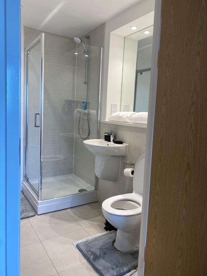 Luxury 2 Bedroom En-Suite Apartment Balcony Views Manchester Buitenkant foto