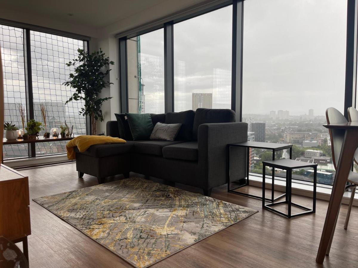 Luxury 2 Bedroom En-Suite Apartment Balcony Views Manchester Buitenkant foto