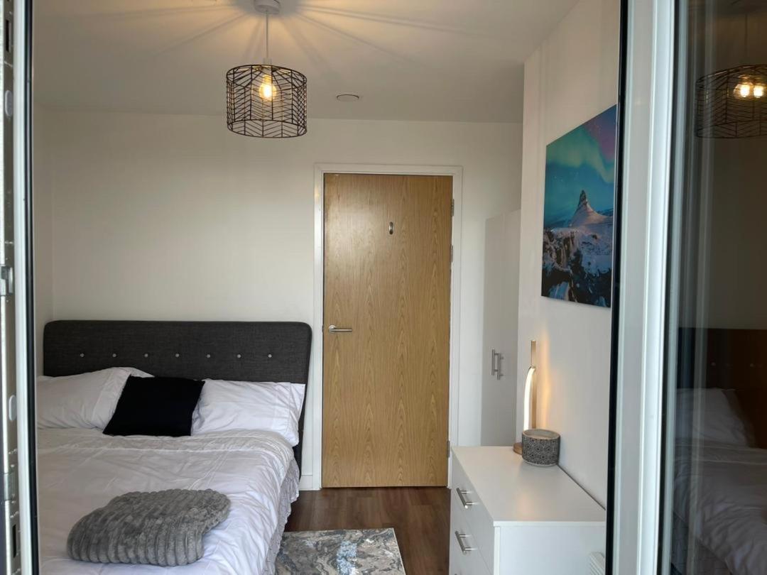 Luxury 2 Bedroom En-Suite Apartment Balcony Views Manchester Buitenkant foto
